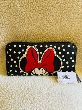 🔥 NWT! Disney Loungefly Minnie Mouse with Red Bow Polka Dot Zip Around Wallet